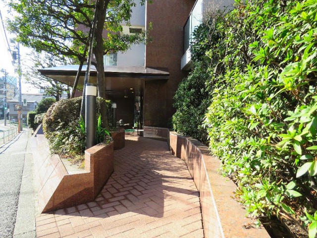 マンション白金台　スロープ