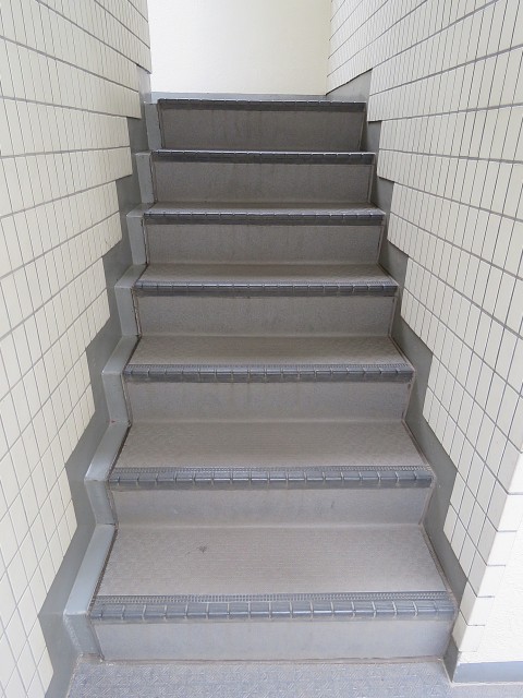 パークハイツ用賀　階段