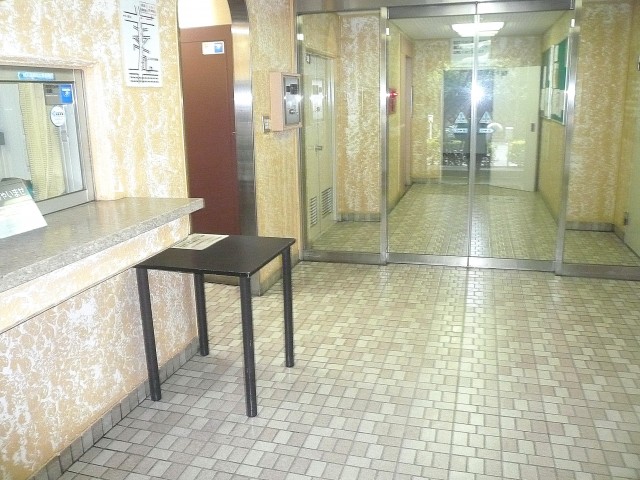 ライオンズマンション池田山　エントランスホール