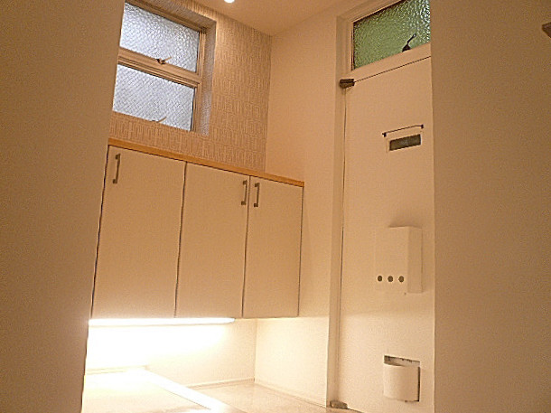 青山アジアマンション　玄関ホール