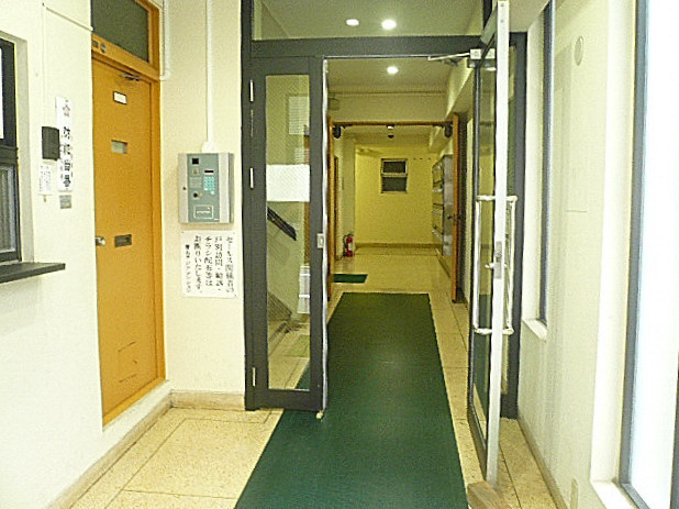 青山アジアマンション　エントランス