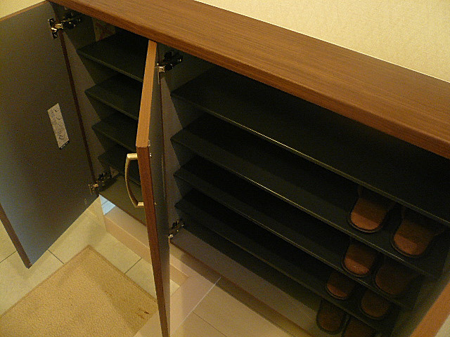 馬事公苑前ハイム2号棟　玄関収納