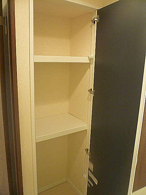 馬事公苑前ハイム2号棟　廊下収納