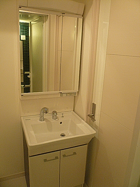 ライオンズマンショングリーン白金　洗面化粧台