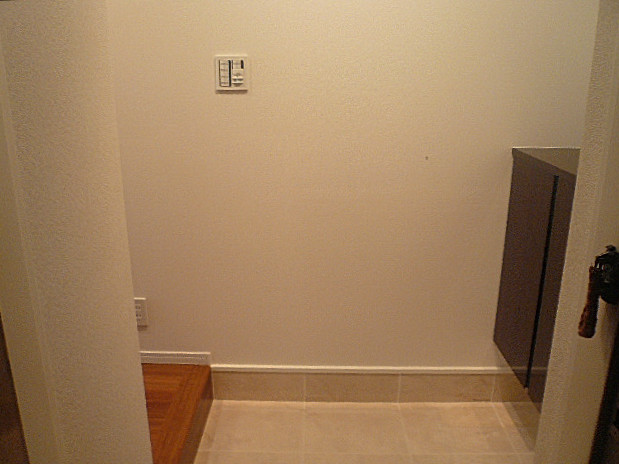 麻布狸穴ナショナルコート　高級感ある玄関ホールです。