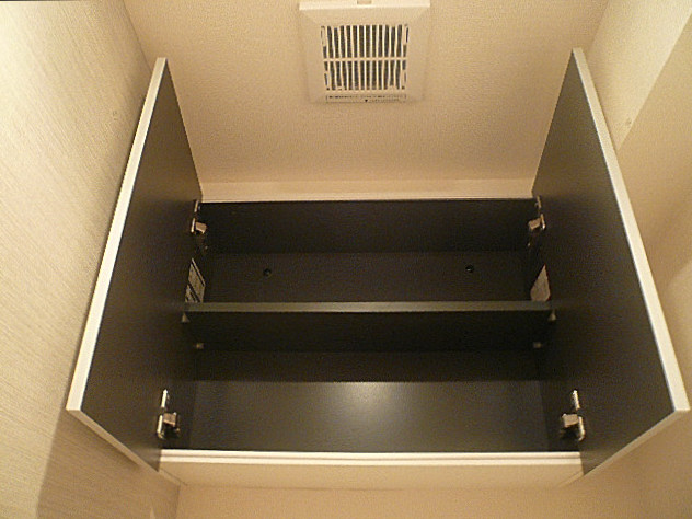 麻布狸穴ナショナルコート　ウォシュレット付トイレです。