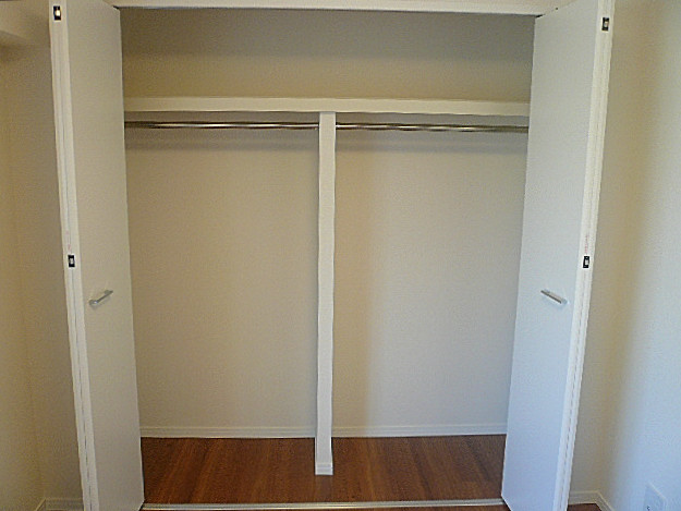 麻布狸穴ナショナルコート　玄関入り右側洋室クローゼット