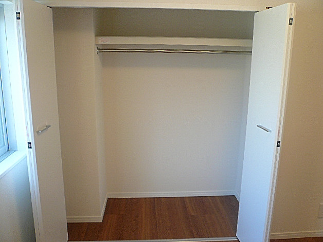 麻布狸穴ナショナルコート　ＬＤＫ手前にある洋室クローゼット