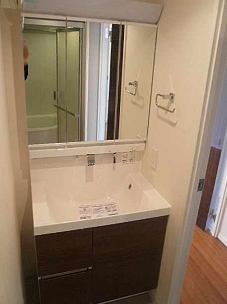 麻布狸穴ナショナルコート　ゆとりある洗面化粧台