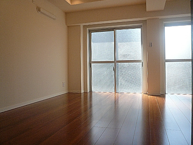 麻布狸穴ナショナルコート　光が射し込むＬＤＫ