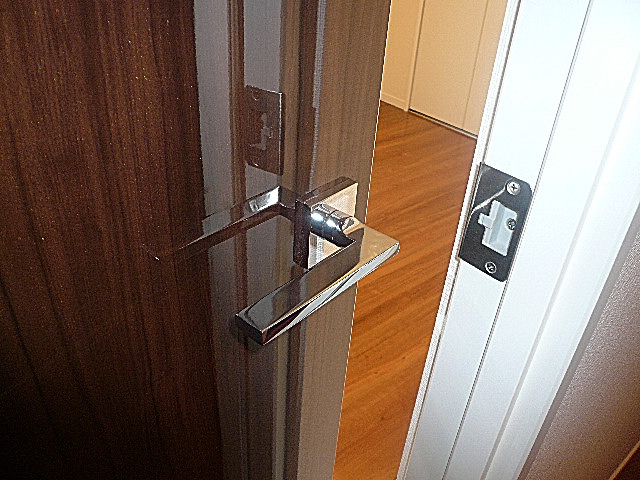 玄関入り右側にある洋室です。