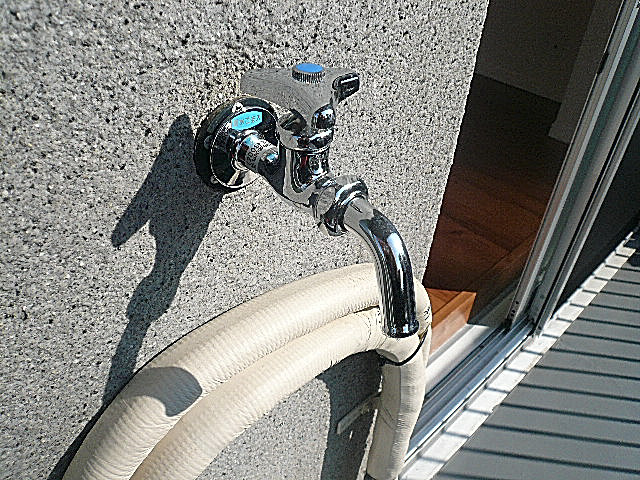 麻布狸穴ナショナルコート　蛇口