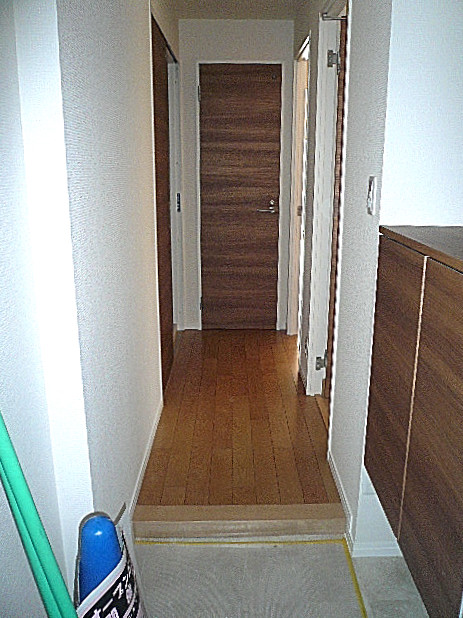 マンション都立大　玄関ホールです。203