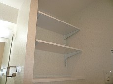 マンション都立大　収納棚203