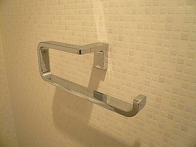 マンション都立大　トイレ内のタオルハンガー203