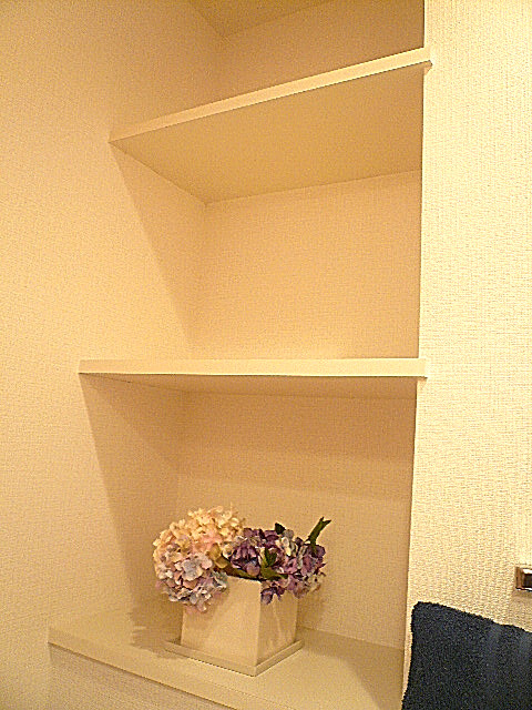 セブンスターマンション東山　トイレ　造作棚です。