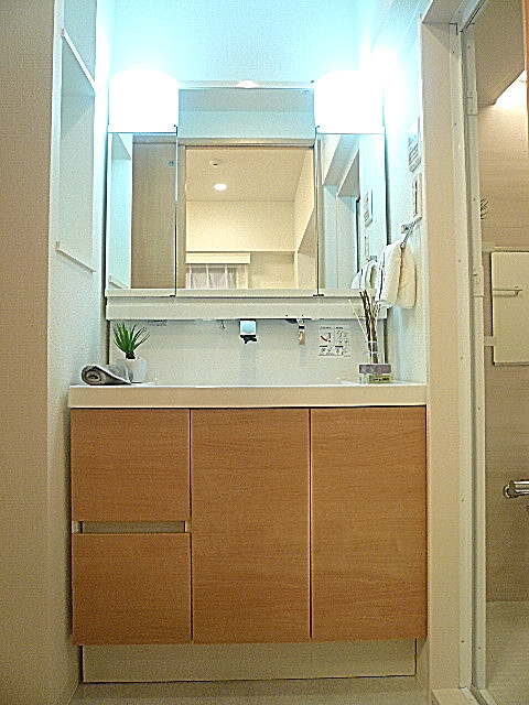 セブンスターマンション東山　洗面化粧台です。