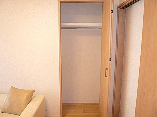 セブンスターマンション東山　洋室5.4帖　クローゼットです。