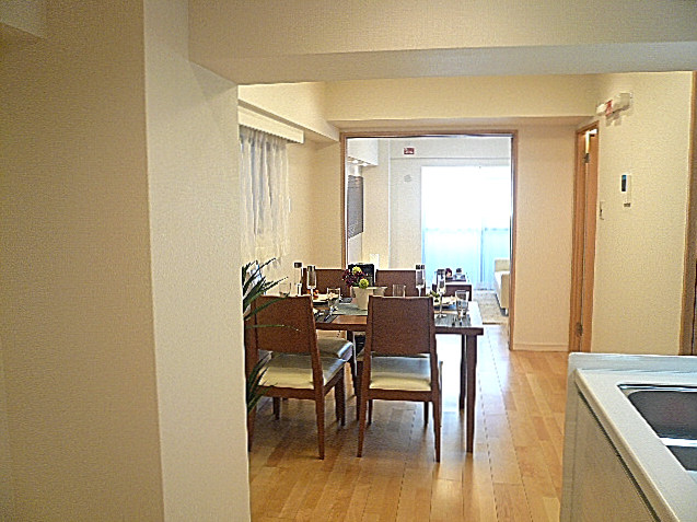 セブンスターマンション東山　ダイニングキッチン8.1帖です。