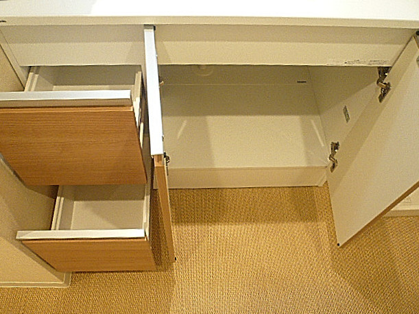 六本木ハイツ　洗面化粧台　収納