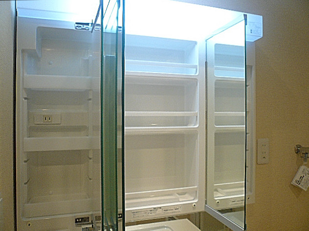 六本木ハイツ　洗面化粧台　ミラーキャビネット