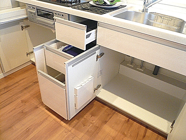 六本木ハイツ　キッチン　収納　510
