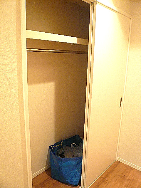 六本木ハイツ　サービスルーム　クローゼット　510