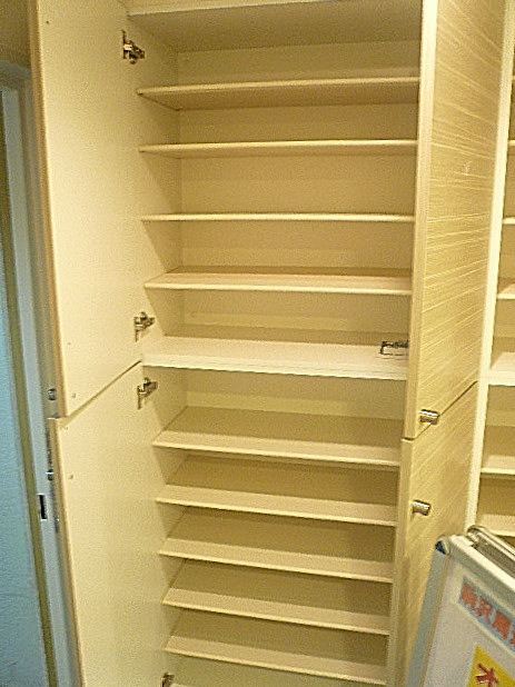 ライオンズマンション駒沢　玄関収納