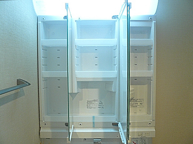 メゾン・ド・エビス　洗面化粧台収納