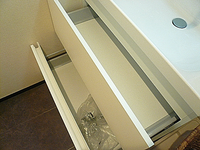 メゾン・ド・エビス　洗面化粧台収納