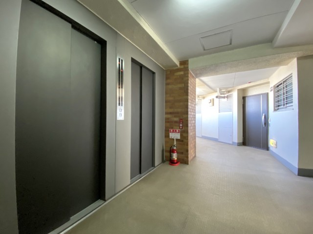 明大前グランドハイツ 玄関