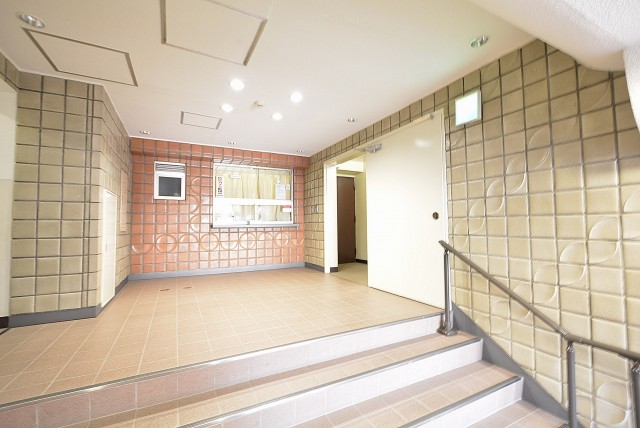 東海経堂マンション4F エントランス