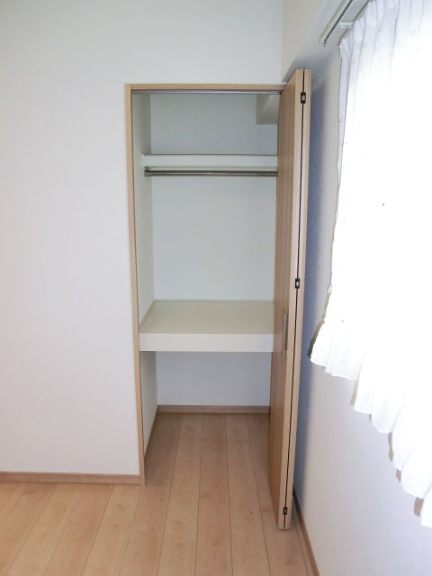 ダイニングキッチン隣の洋室（収納）