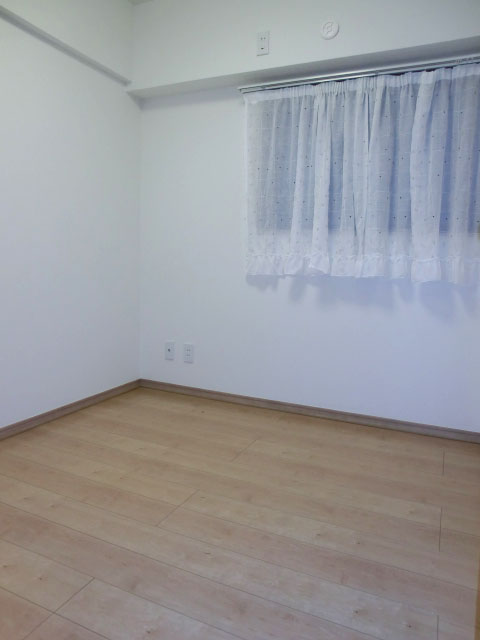 玄関横のサービスルーム（約4.0帖）