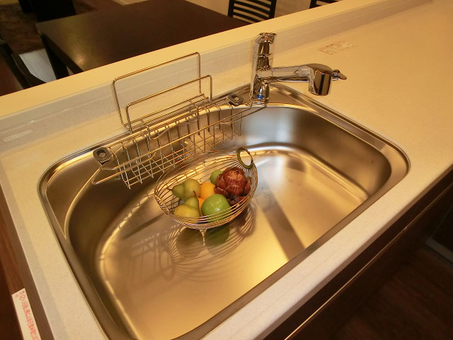 浄水器内蔵タイプの水栓付シンク