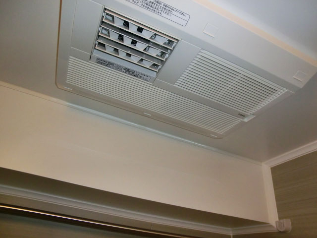 浴室換気乾燥機付バスルーム