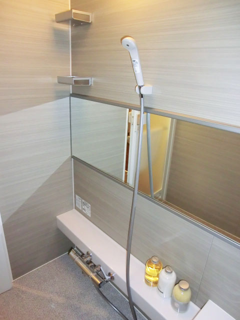 浴室換気乾燥機付バスルーム