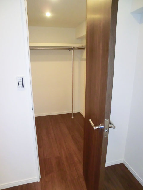 洋室（約9.7帖）　ウォークインクローゼット