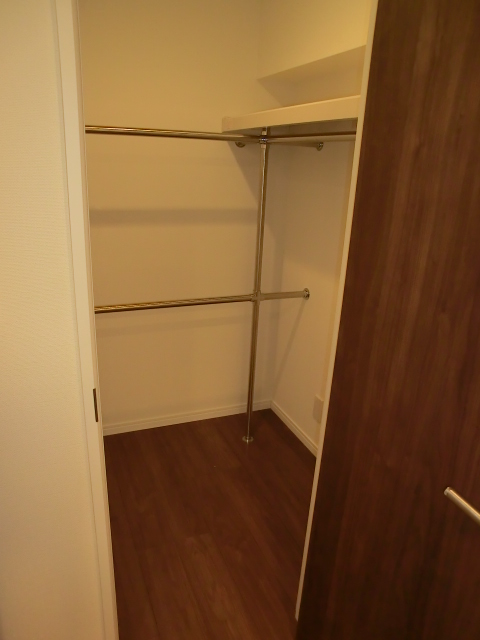 洋室（約5.4帖）　ウォークインクローゼット