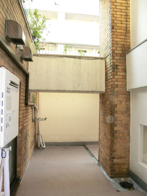 リビングからバルコニーに出られます