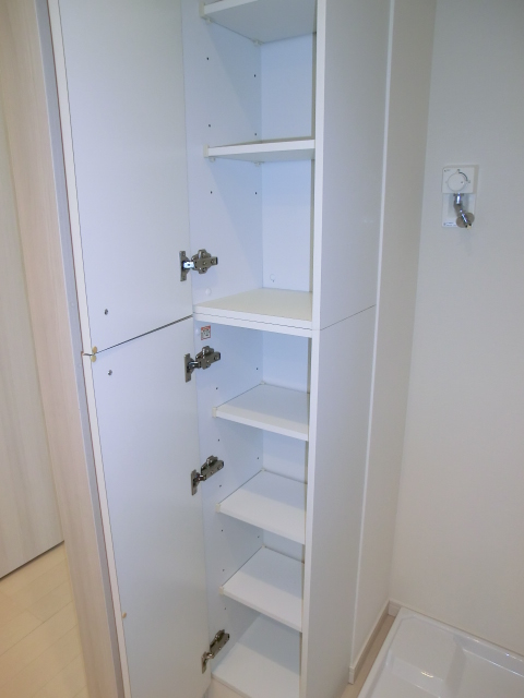洗面室のリネン庫