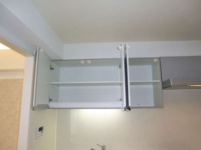 ヴィラグレイス西落合　キッチン上部の吊戸棚
