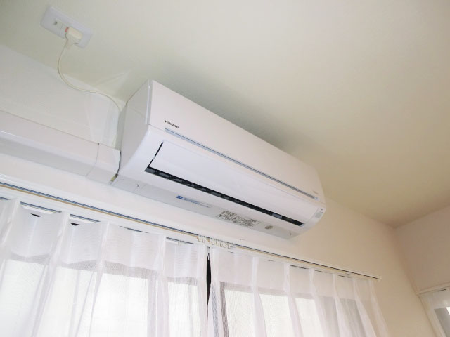 ヴィラグレイス西落合　リビングにはエアコン設置済