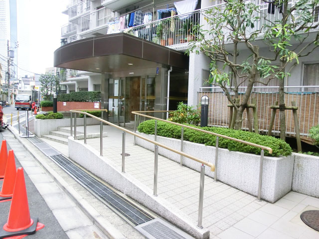 西新宿ハウス　エントランス