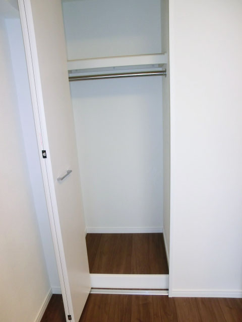 西新宿ハウス　約4.7帖の洋室　収納501