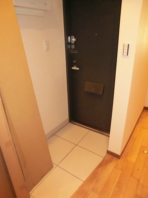 シャンボール松濤　オープンな雰囲気の玄関