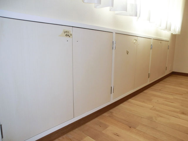 シャンボール松濤　窓下部分は収納となっています