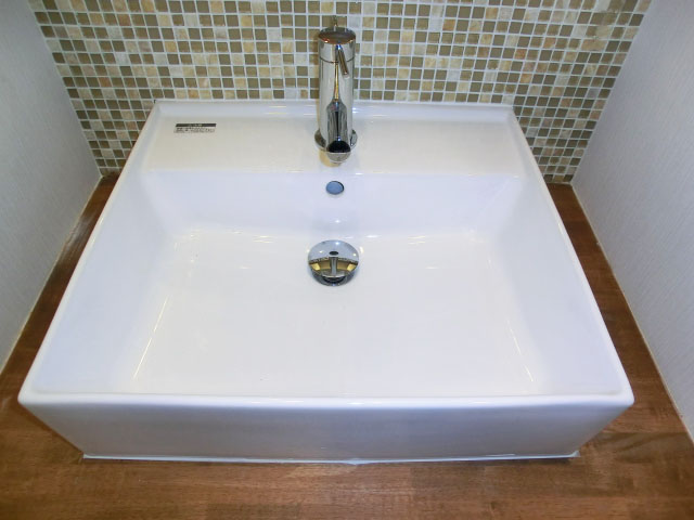 シャンボール松濤　モザイクタイルが印象的