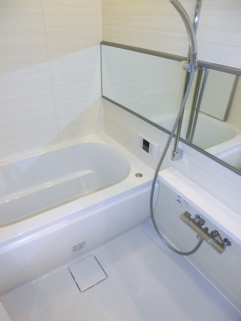 シャンボール松濤　ホワイト基調のバスルーム