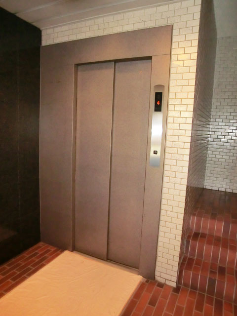 パセオ青山　エレベーター